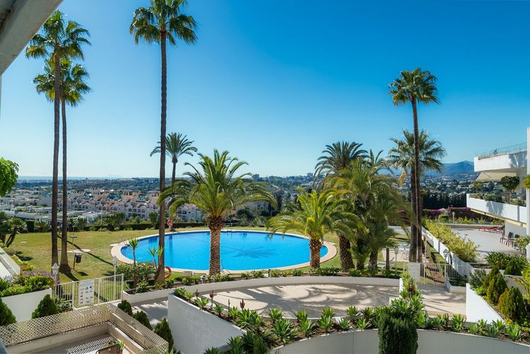 Apartment | Resale in The Golden Mile in The Golden Mile, Costa del Sol - Photo 2