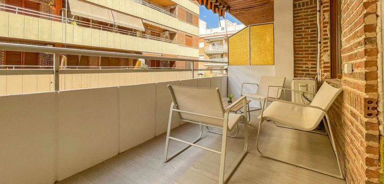 Apartment | Resale in Torrevieja in Torrevieja, Costa Blanca - Photo 2