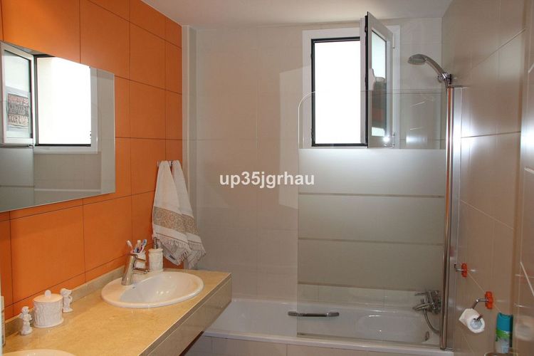 Apartment | Resale in Valle Romano in Valle Romano, Costa del Sol - Photo 5