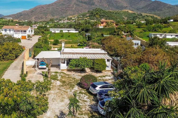 House | Resale in Estepona - Development photo 1