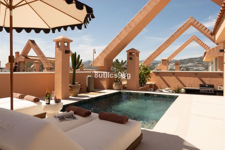 Penthouse | Resale in Nueva Andalucía in Nueva Andalucía Others, Costa del Sol - Photo 3