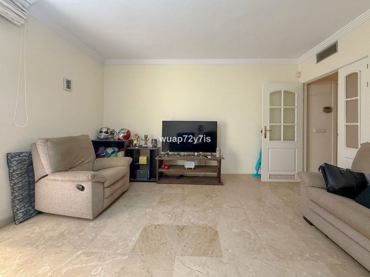 Apartment | Resale in Estepona in Estepona, Costa del Sol - Photo 5