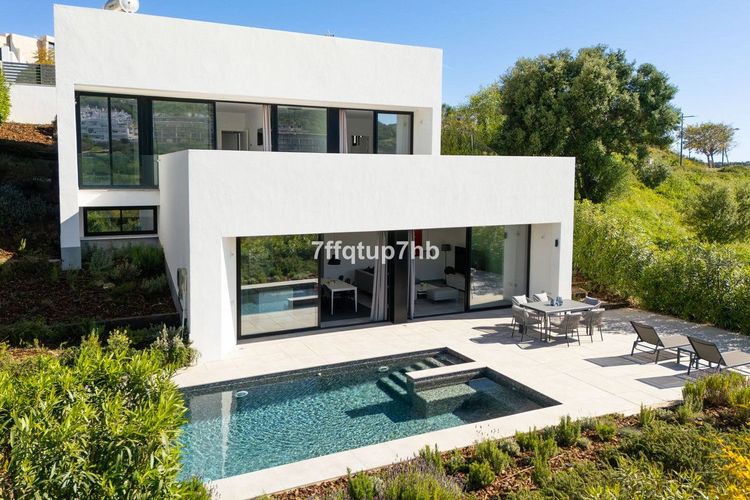 House | Resale in Estepona - Development photo 1