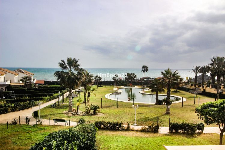 House | Resale in La Duquesa - Development photo 1