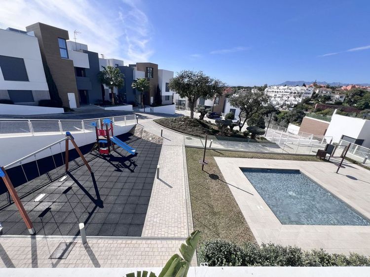 Apartment | Resale in Artola in Artola, Costa del Sol - Photo 5