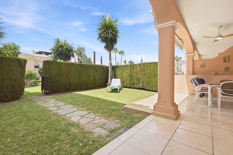 Apartment | Resale in Estepona in Estepona, Costa del Sol - Photo 2