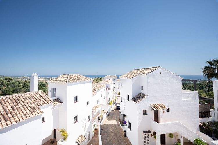 Penthouse | Resale in Altos de los Monteros in Altos de los Monteros, Costa del Sol - Photo 4