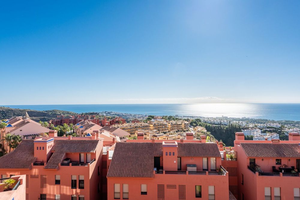 Apartment | Resale in Calahonda in Calahonda, Costa del Sol - Main property photo