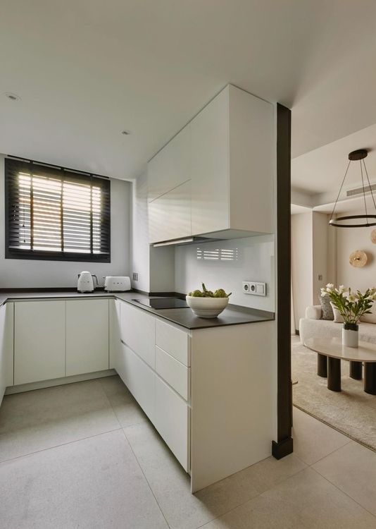 Apartment | Resale in Marbella in Marbella Others, Costa del Sol - Photo 3