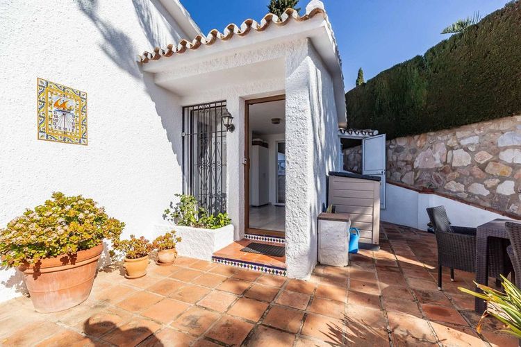 House | Resale in Torreblanca in Torreblanca, Costa del Sol - Photo 2