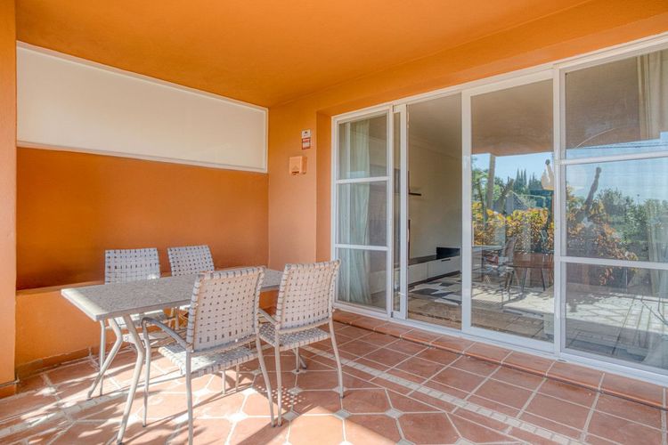 Apartment | Resale in Nueva Andalucía in Nueva Andalucía Others, Costa del Sol - Photo 5