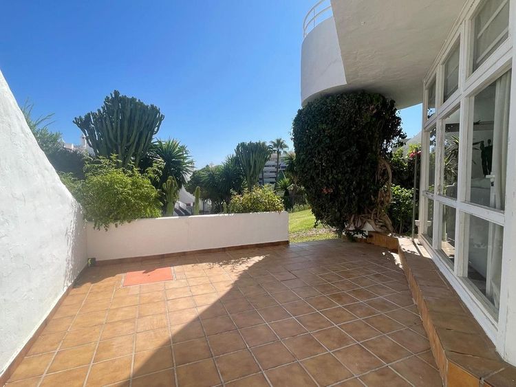 Apartment | Resale in Calahonda in Calahonda, Costa del Sol - Photo 2
