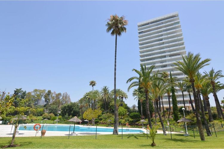 Apartment | Resale in Marbella in Marbella Others, Costa del Sol - Photo 2