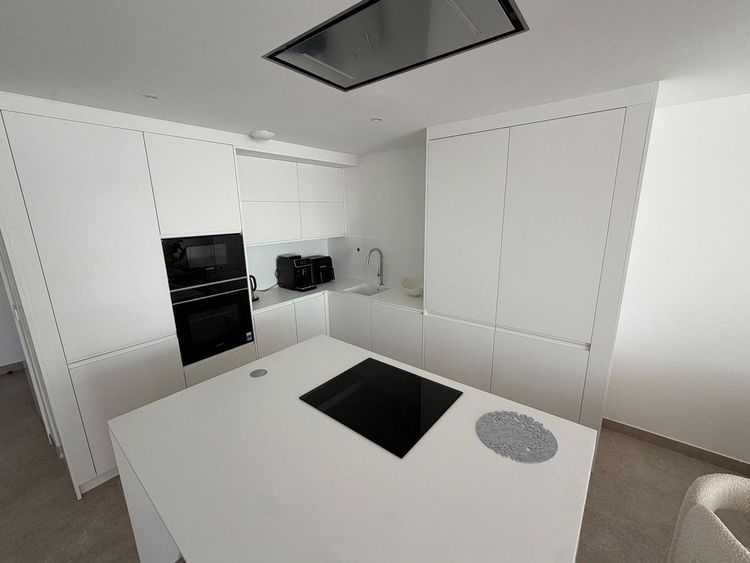 Penthouse | Resale in Estepona in Estepona, Costa del Sol - Photo 2