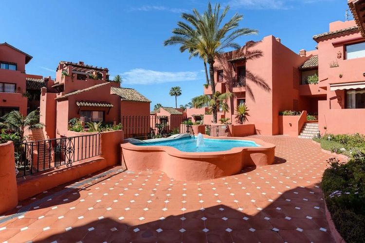 Apartment | Resale in Elviria in Elviria, Costa del Sol - Photo 5