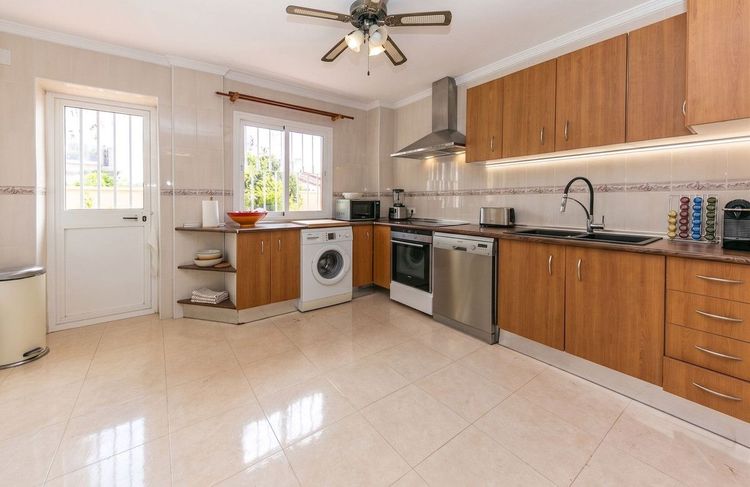 House | Resale in Mijas in Mijas Others, Costa del Sol - Photo 3
