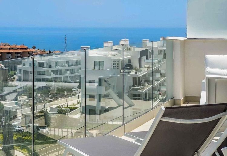 Apartment | Resale in Fuengirola in Fuengirola Others, Costa del Sol - Photo 2