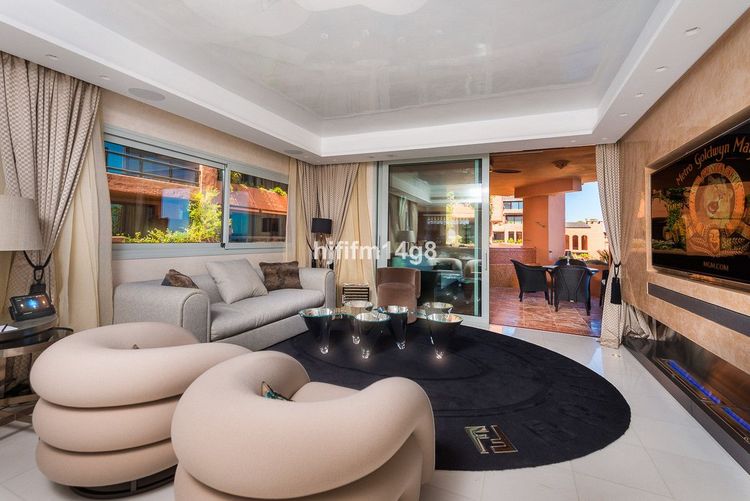 Apartment | Resale in Estepona in Estepona, Costa del Sol - Photo 5