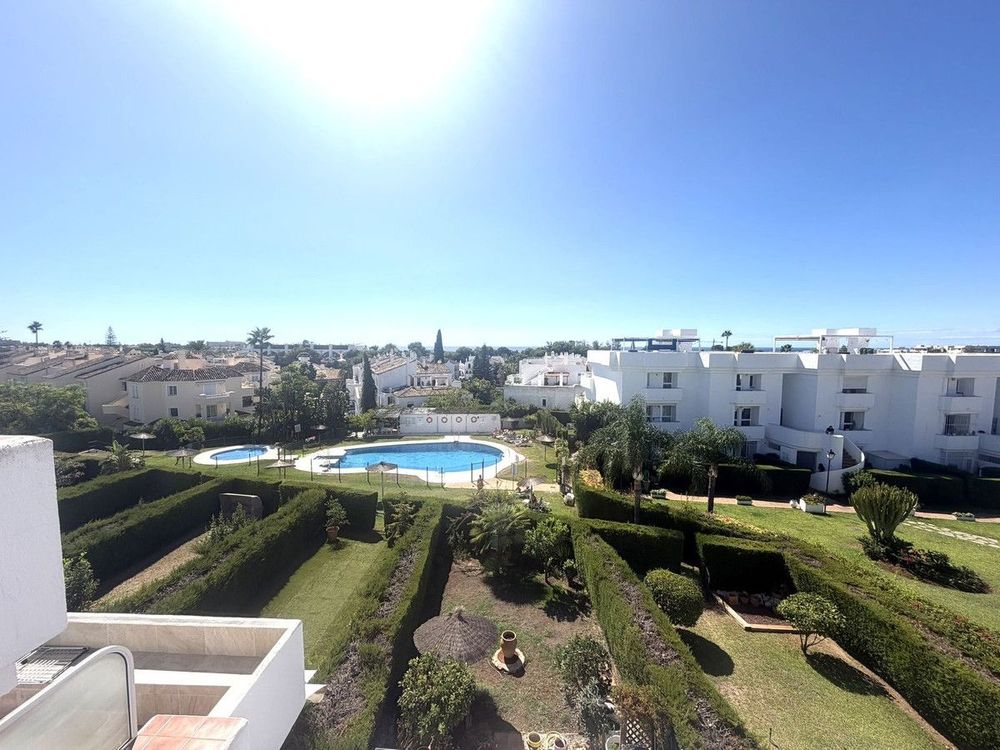 Penthouse | Resale in El Paraiso in El Paraiso, Costa del Sol - Main property photo