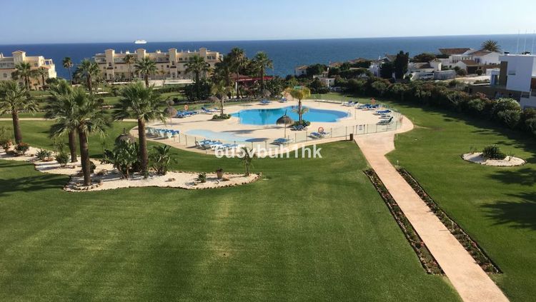 Apartment | Resale in El Chaparral in El Chaparral, Costa del Sol - Photo 4
