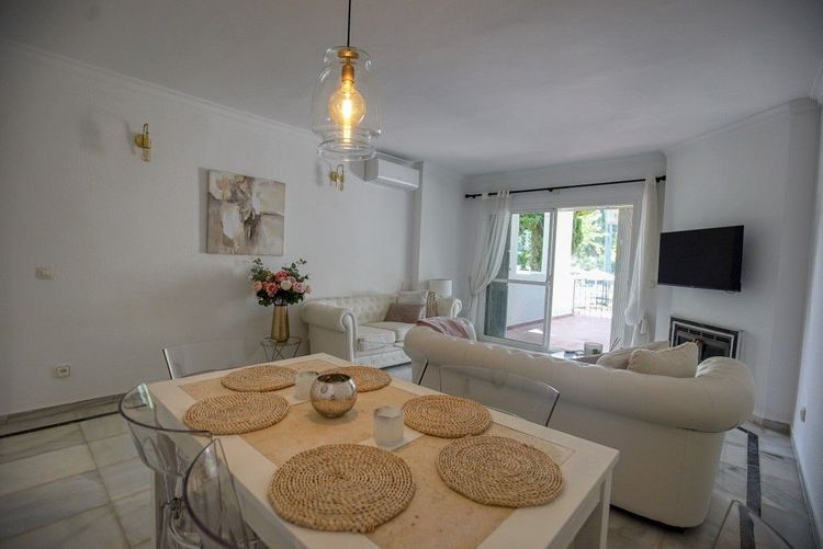 Apartment | Resale in La Duquesa in La Duquesa, Costa del Sol - Photo 2