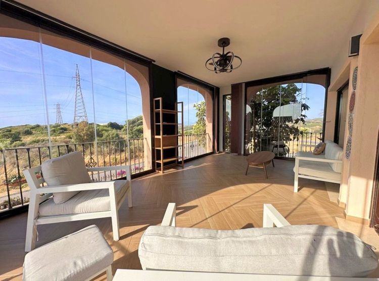 House | Resale in Estepona in Estepona, Costa del Sol - Photo 2