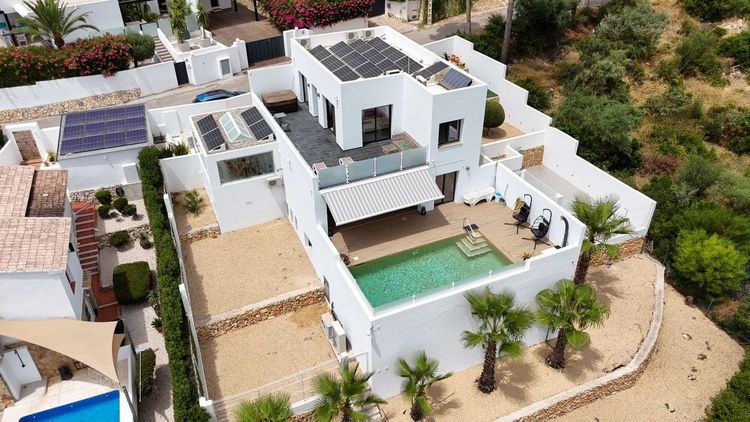 House | Resale in Moraira in Moraira, Costa Blanca - Photo 2