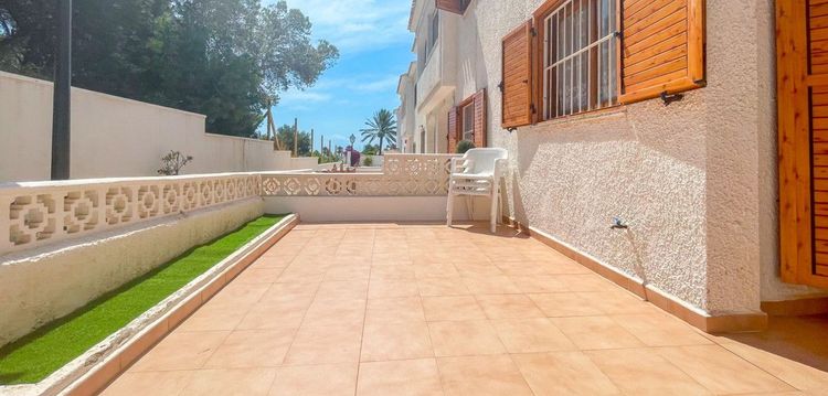House | Resale in Playa Flamenca in Playa Flamenca, Costa Blanca - Photo 2