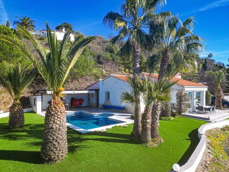 House | Resale in Arenas in Arenas, Costa del Sol - Photo 2