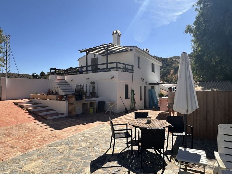 House | Resale in Comares in Comares, Costa del Sol - Photo 2