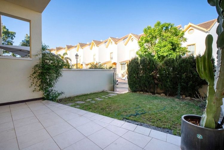 House | Resale in Estepona in Estepona, Costa del Sol - Photo 2