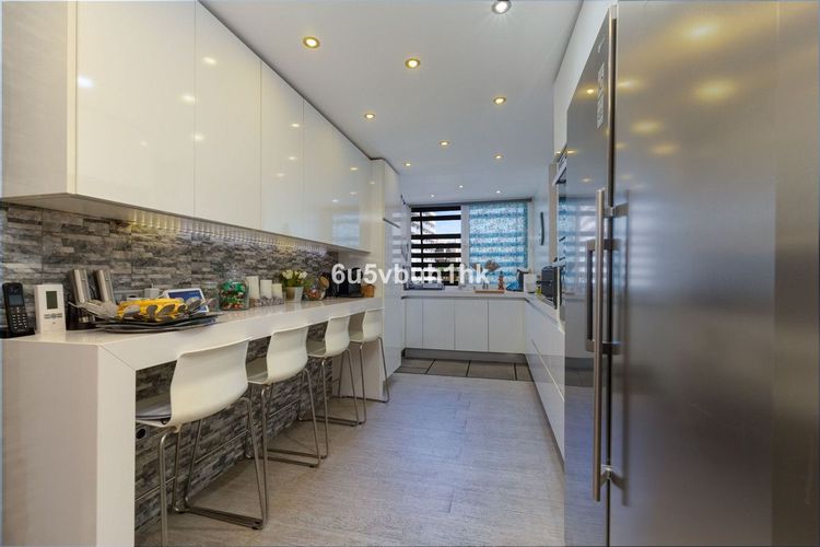 Apartment | Resale in Fuengirola in Fuengirola Others, Costa del Sol - Photo 4