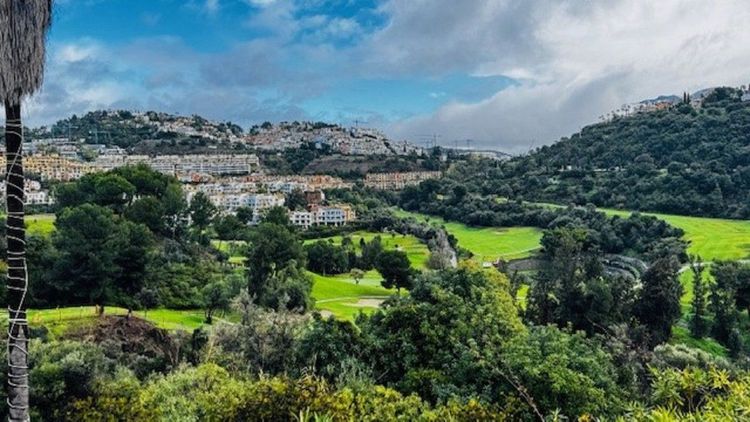 House | Resale in Benahavís in Benahavís Others, Costa del Sol - Photo 2