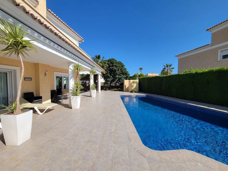 House | Resale in Calpe in Calpe, Costa Blanca - Photo 2