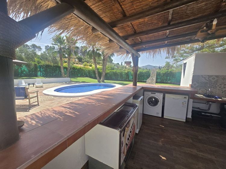 House | Resale in Estacion de Cartama in Estacion de Cartama, Costa del Sol - Photo 4