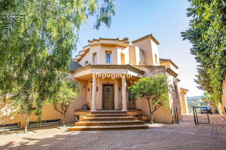 House | Resale in La Alcaidesa in La Alcaidesa, Costa del Sol - Photo 3