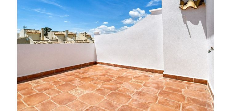 House | Resale in Playa Flamenca in Playa Flamenca, Costa Blanca - Photo 4