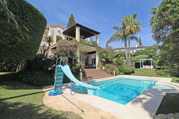 House | Resale in Bahía de Marbella in Bahía de Marbella, Costa del Sol - Photo 4