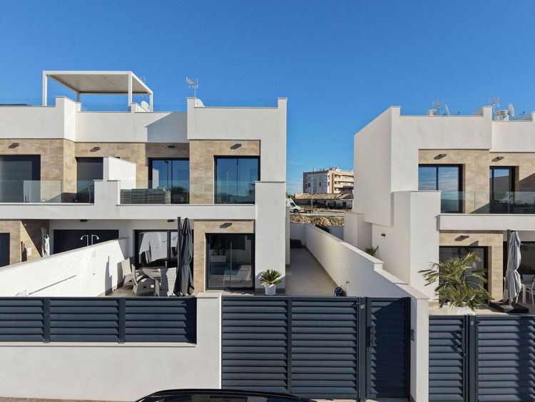 House | Resale in Los Montesinos in Los Montesinos, Costa Blanca - Photo 4