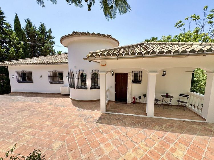 House | Resale in Sierrezuela in Sierrezuela, Costa del Sol - Photo 4