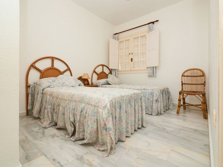 Apartment | Resale in Playa de los Locos in Playa de los Locos, Costa Blanca - Photo 2