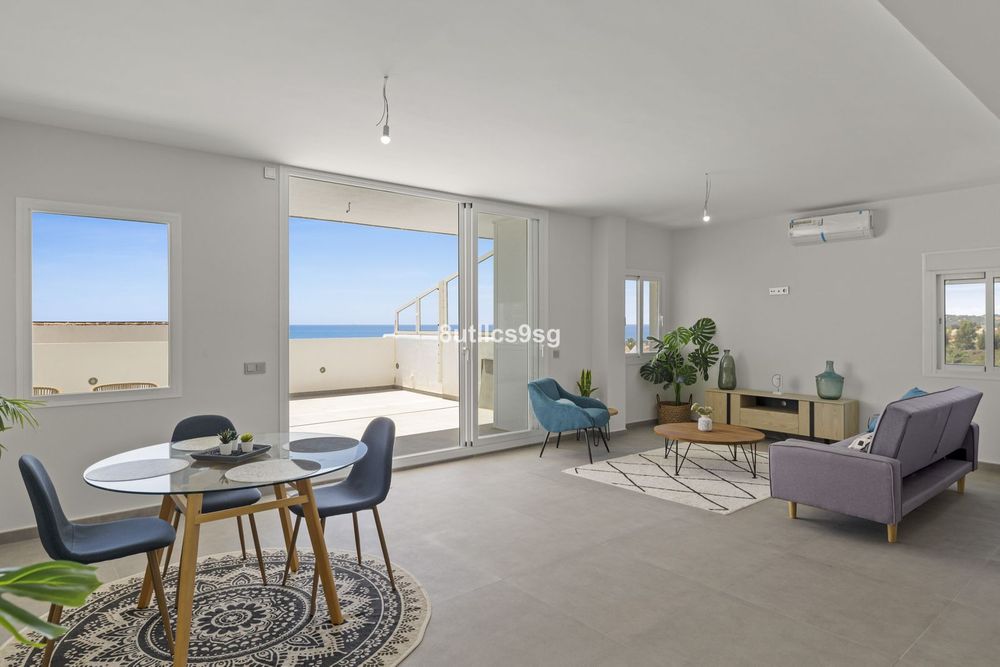 Penthouse | Resale in Estepona in Estepona, Costa del Sol - Main property photo