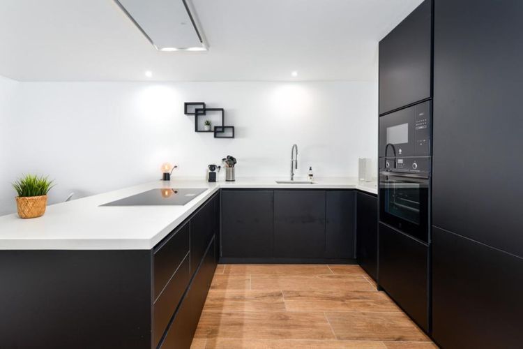 House | Resale in Elviria in Elviria, Costa del Sol - Photo 5