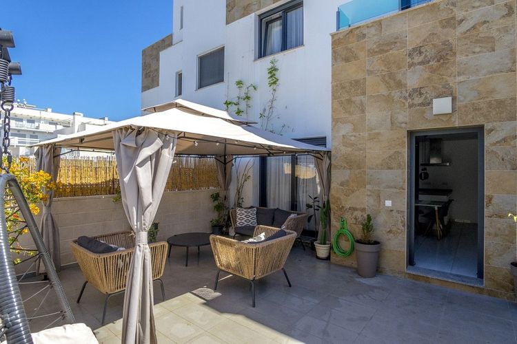 House | Resale in Villamartin in Villamartin, Costa Blanca - Photo 4