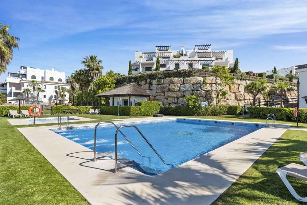 Penthouse | Resale in Doña Julia in Doña Julia, Costa del Sol - Main property photo