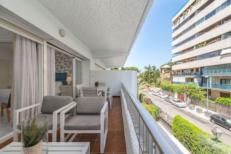 Apartment | Resale in The Golden Mile in The Golden Mile, Costa del Sol - Photo 2
