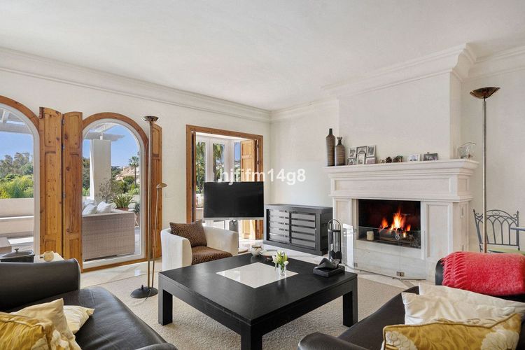 Penthouse | Resale in Nueva Andalucía in Nueva Andalucía Others, Costa del Sol - Photo 5