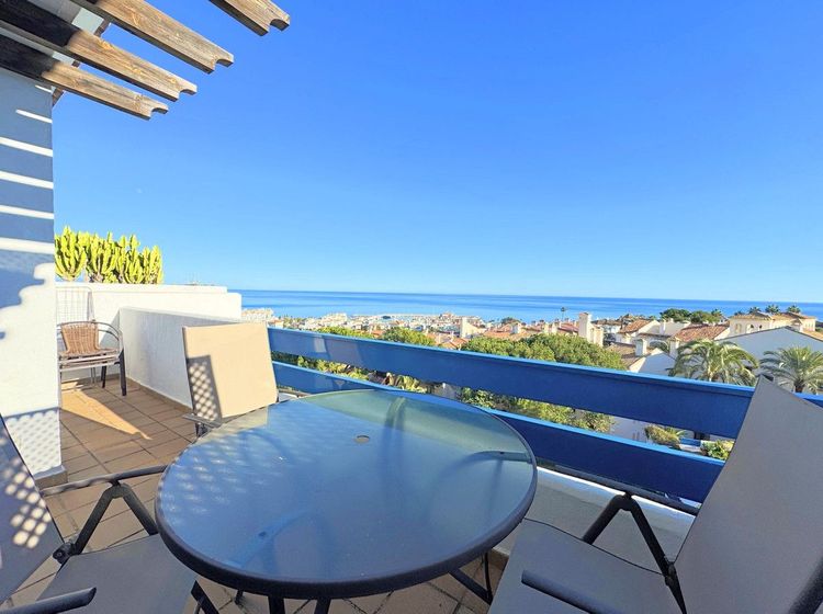 Penthouse | Resale in La Duquesa - Development photo 1