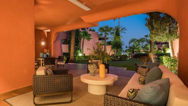 Apartment | Resale in New Golden Mile in New Golden Mile, Costa del Sol - Photo 2