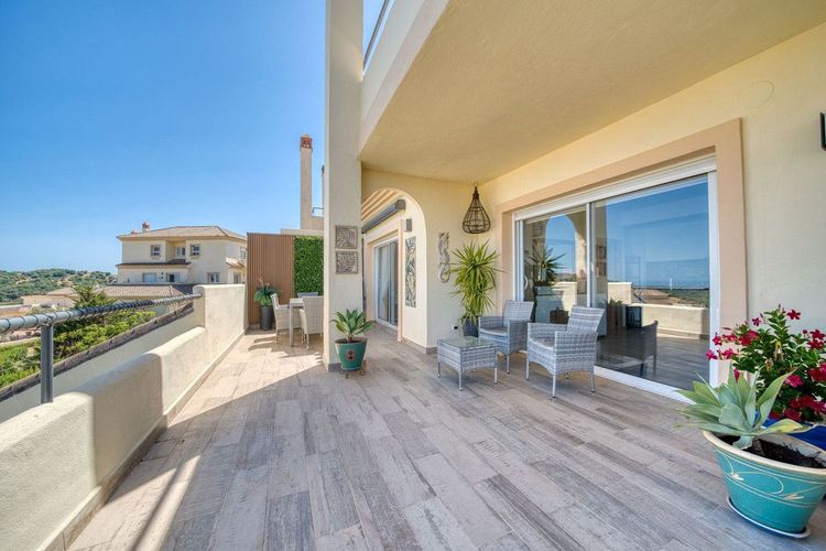 Penthouse | Resale in San Roque in San Roque, Costa del Sol - Photo 2